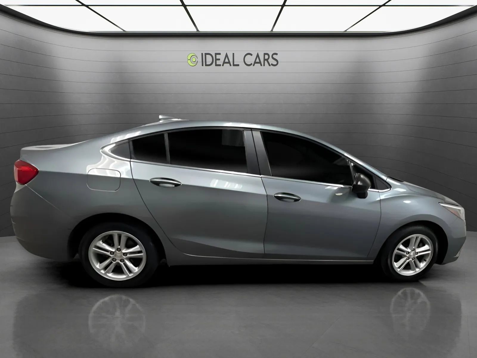 Used 2018 Chevrolet Cruze LT FWD image 4