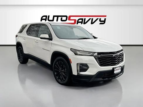 Used 2023 Chevrolet Traverse RS image 1