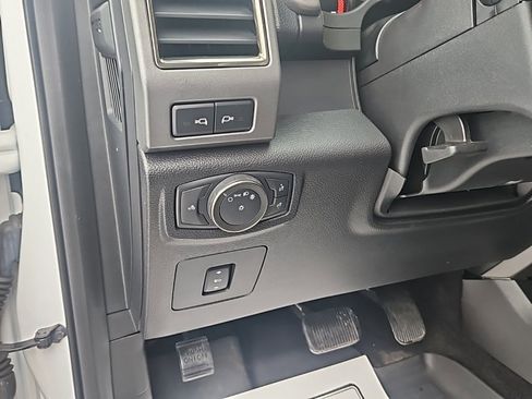 Used 2018 Ford F150 Raptor w/ Equipment Group 801A Mid image 11