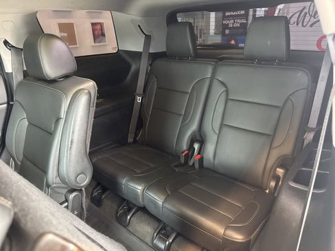 Used 2023 GMC Acadia SLT w/ Elevation Edition FWD image 10