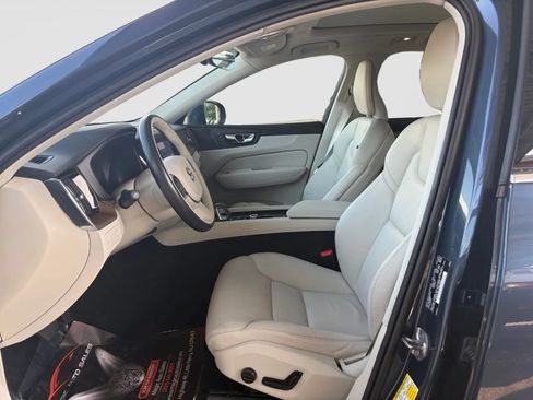 Used 2022 Volvo XC60 B5 Momentum w/ Climate Package AWD/4WD image 12