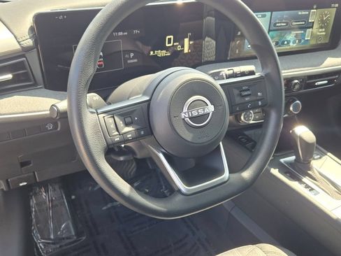 Used 2025 Nissan Kicks SV w/ SV Premium Package FWD image 21