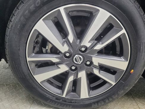 Used 2021 Nissan Versa SV FWD image 31