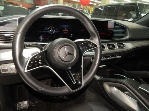 Used 2024 Mercedes-Benz GLS 450 4MATIC image 15