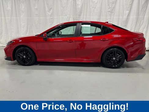Used 2026 Toyota Camry SE FWD image 4