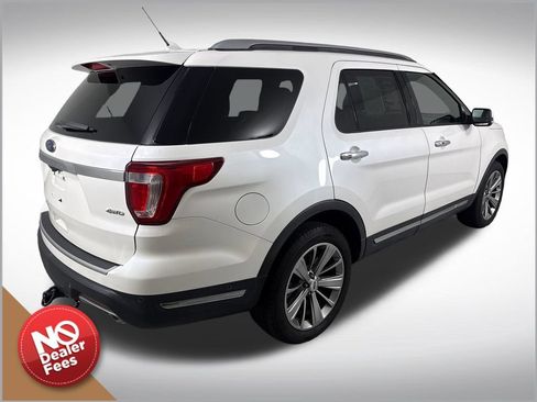 Used 2018 Ford Explorer Limited w/ Equipment Group 301A AWD/4WD image 3