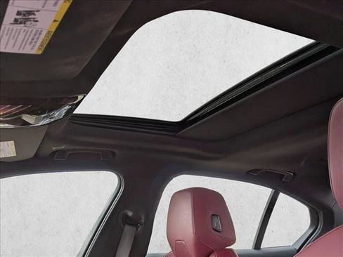 Used 2025 BMW 530i xDrive w/ Premium Package image 13