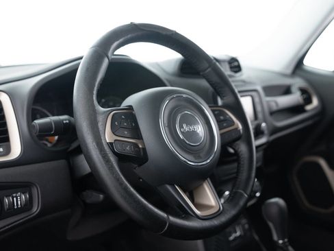 Used 2016 Jeep Renegade Latitude FWD image 23