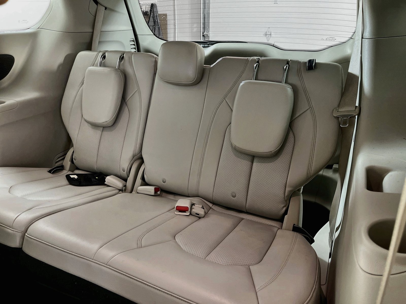 Used 2021 Chrysler Pacifica Touring-L FWD image 32