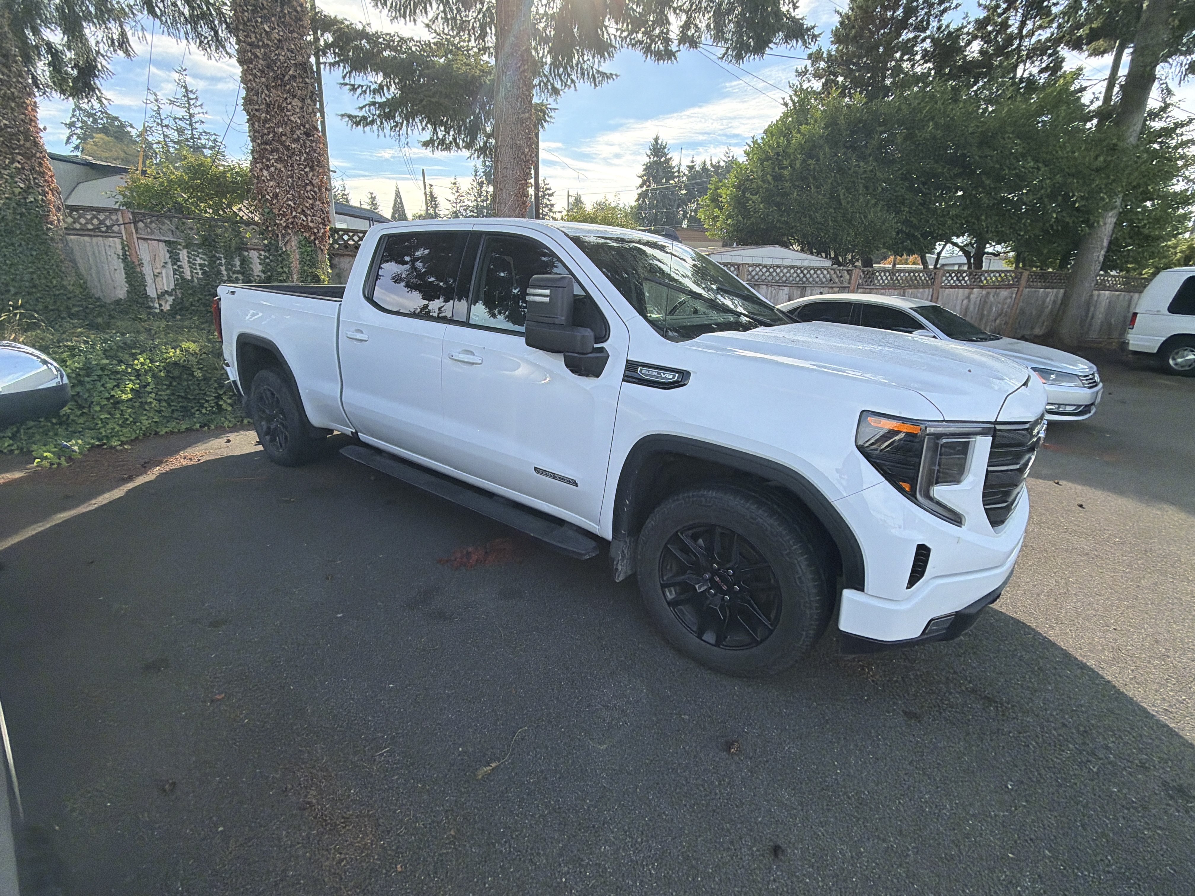 Used 2023 GMC Sierra 1500 Elevation AWD/4WD image 2