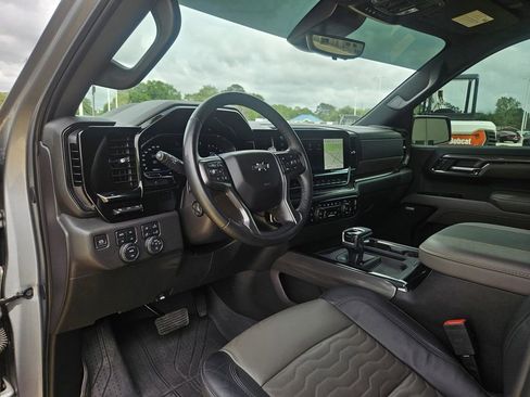 Used 2024 Chevrolet Silverado 1500 ZR2 w/ Technology Package AWD/4WD image 13