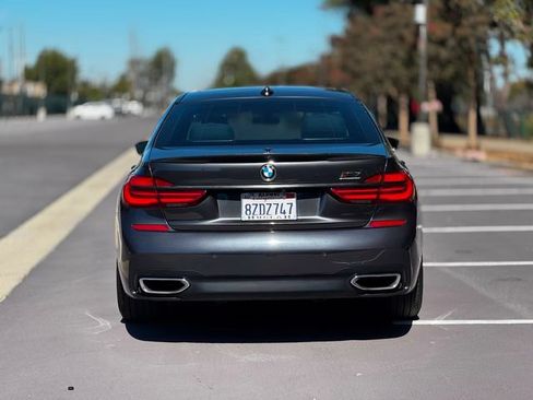 Used 2017 BMW 750i RWD image 10