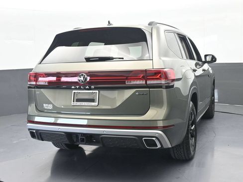 Used 2024 Volkswagen Atlas Peak Edition SE AWD/4WD image 5
