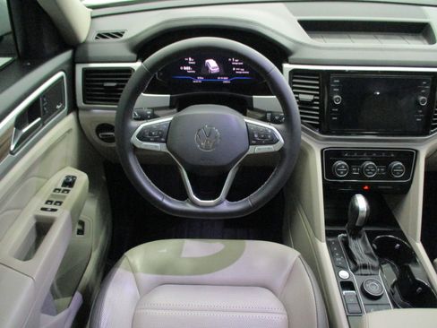 Used 2021 Volkswagen Atlas SEL Premium image 19