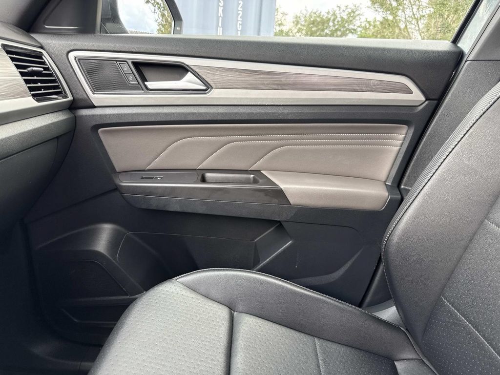 Used 2022 Volkswagen Atlas Cross Sport SE FWD image 28