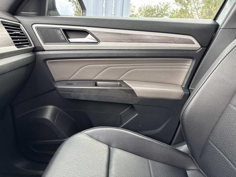 Used 2022 Volkswagen Atlas Cross Sport SE FWD image 28
