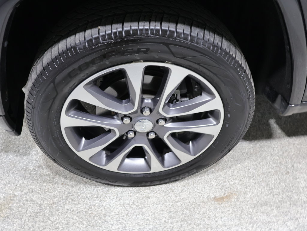 Used 2018 Jeep Grand Cherokee Overland AWD/4WD image 9