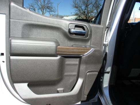 Used 2020 Chevrolet Silverado 1500 LT Trail Boss image 16