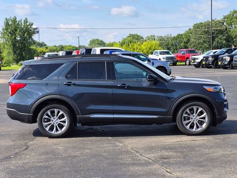 Used 2023 Ford Explorer XLT w/ Equipment Group 202A AWD/4WD image 9