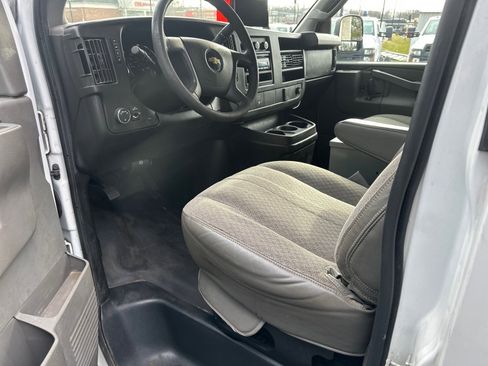Used 2017 Chevrolet Express 2500 image 13
