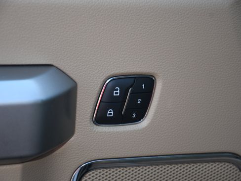 Used 2019 Ford F150 Lariat w/ Equipment Group 502A Luxury image 11