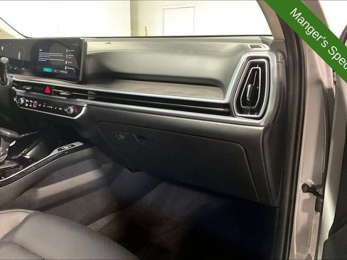 Used 2025 Kia Sorento SX AWD/4WD image 19