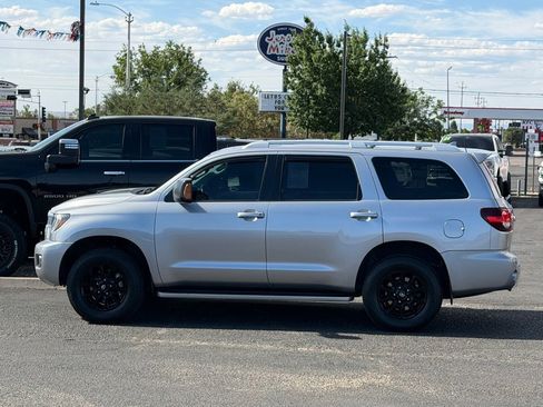 Used 2018 Toyota Sequoia Limited w/ Safety & Convenience Package AWD/4WD image 2