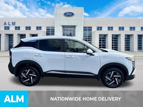 Used 2025 Nissan Kicks SV image 4