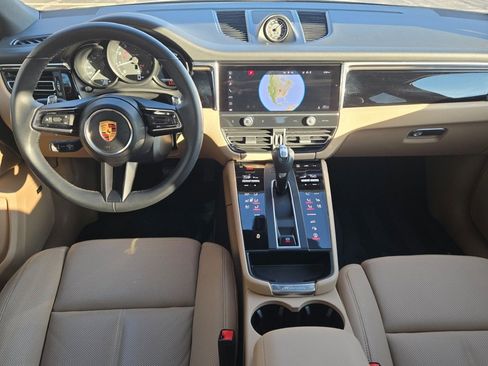Used 2025 Porsche Macan image 33