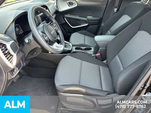 Used 2025 Kia Soul LX w/ LX Technology Package FWD image 10