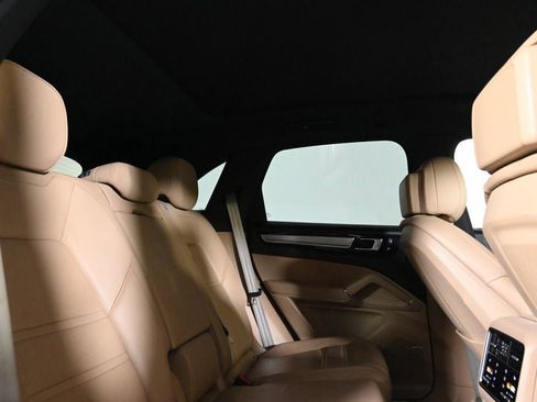 Certified 2023 Porsche Cayenne Platinum Edition AWD/4WD image 19