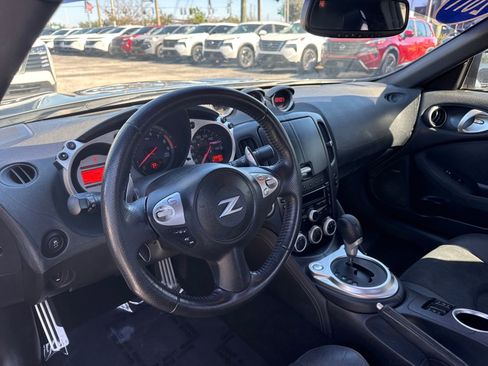 Used 2011 Nissan 370Z Touring w/ Sport Pkg image 12