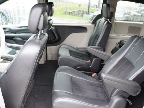 Used 2018 Dodge Grand Caravan SXT FWD image 16