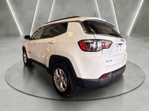 Used 2024 Jeep Compass Latitude AWD/4WD image 5