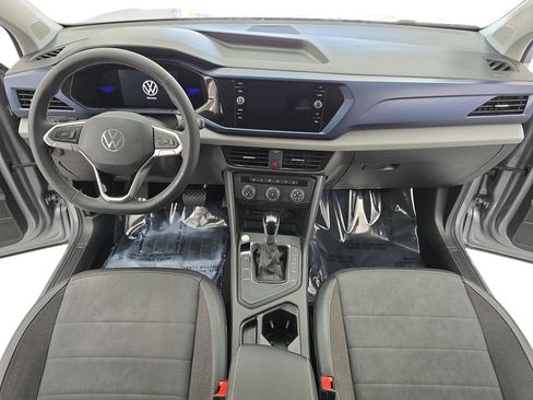 Certified 2022 Volkswagen Taos SE image 9