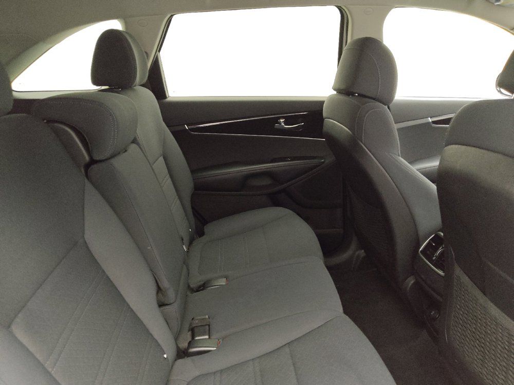 Used 2017 Kia Sorento FWD w/ LX Convenience Package image 19