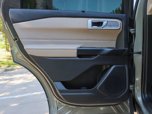 Used 2020 Ford Explorer Limited RWD image 11