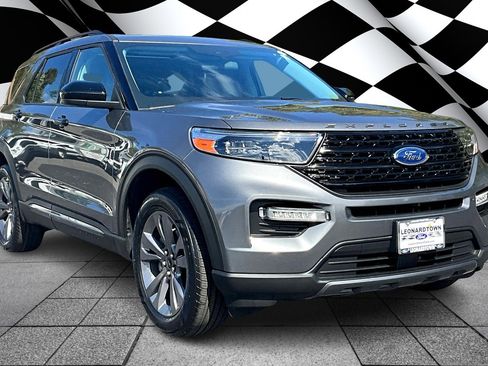 Used 2022 Ford Explorer XLT w/ Equipment Group 202A image 11