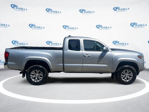 Used 2018 Toyota Tacoma SR5 AWD/4WD image 6