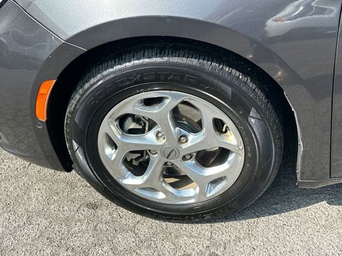 Used 2022 Chrysler Pacifica Limited image 12