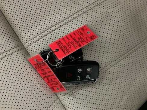 Used 2018 Land Rover Range Rover Velar S image 44