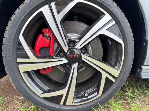 New 2026 Volkswagen GTI SE FWD image 4