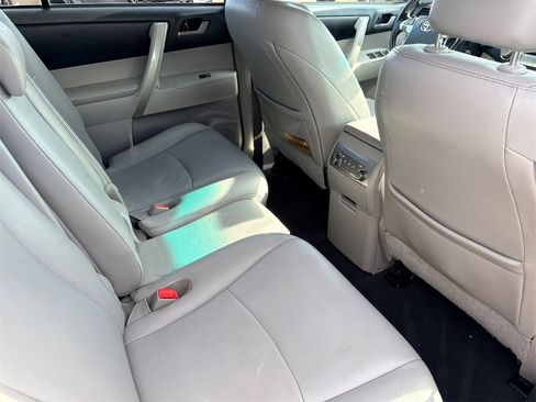 Used 2012 Toyota Highlander FWD image 23