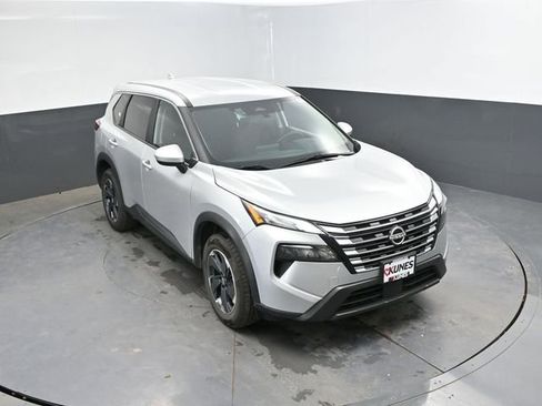Used 2025 Nissan Rogue SV AWD/4WD image 35