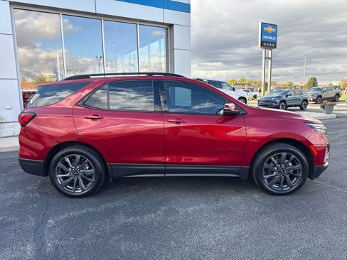 Used 2022 Chevrolet Equinox RS w/ RS Leather Package image 2