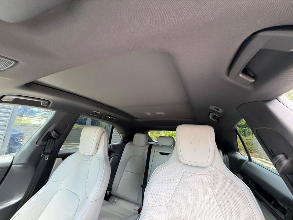 Used 2025 Porsche Macan 4S Electric AWD/4WD image 19