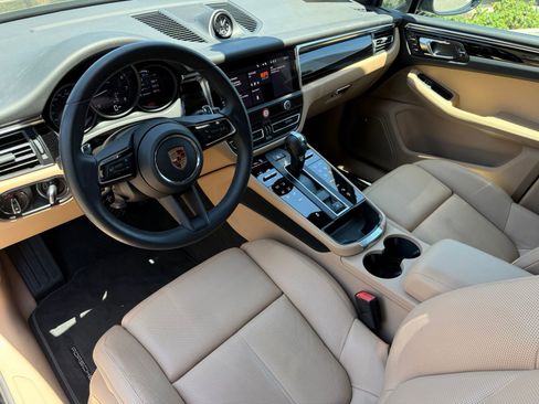 Used 2026 Porsche Macan AWD/4WD image 4