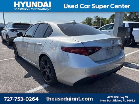 Used 2019 Alfa Romeo Giulia image 2