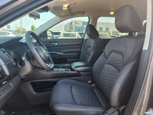 Used 2022 Nissan Pathfinder S AWD/4WD image 11