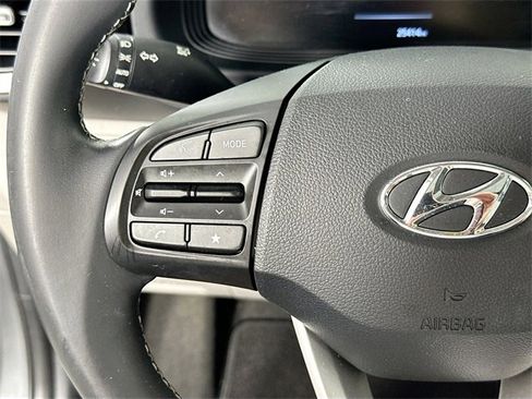 Used 2023 Hyundai Venue SEL image 20